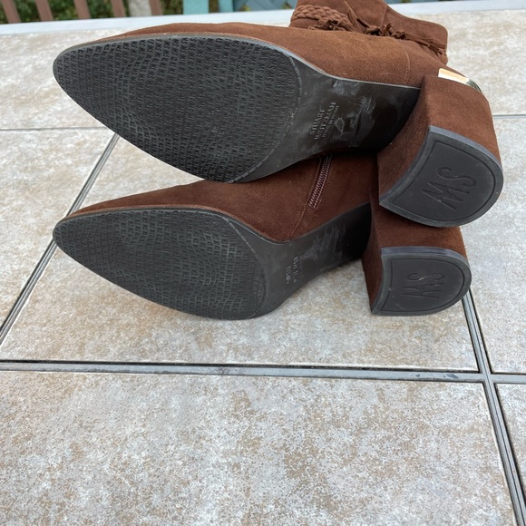 Stuart Weitzman
Brown Tazzie Suede Tassle Boots/Booties - Picture 10 of 15